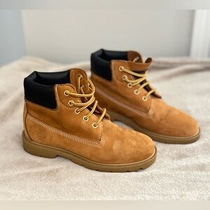 Timberland 6" Boys Boots Size 2.5Y